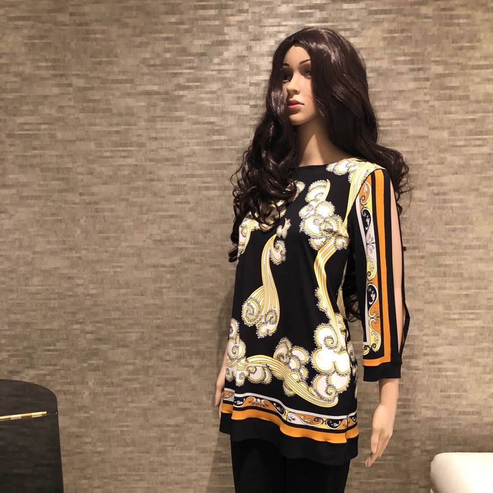 Women Clothing - Picture 2 of 3